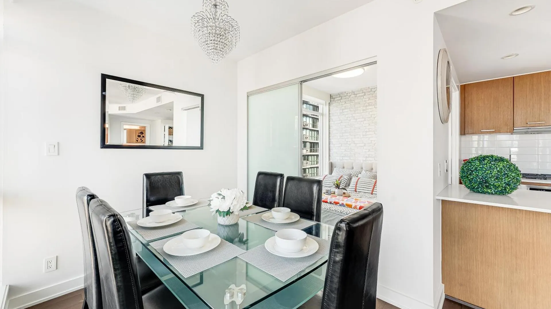Prime Waterfront Living 2 Bedroom Apartment With Breathtaking City Views Vancouver 0*,  Canada